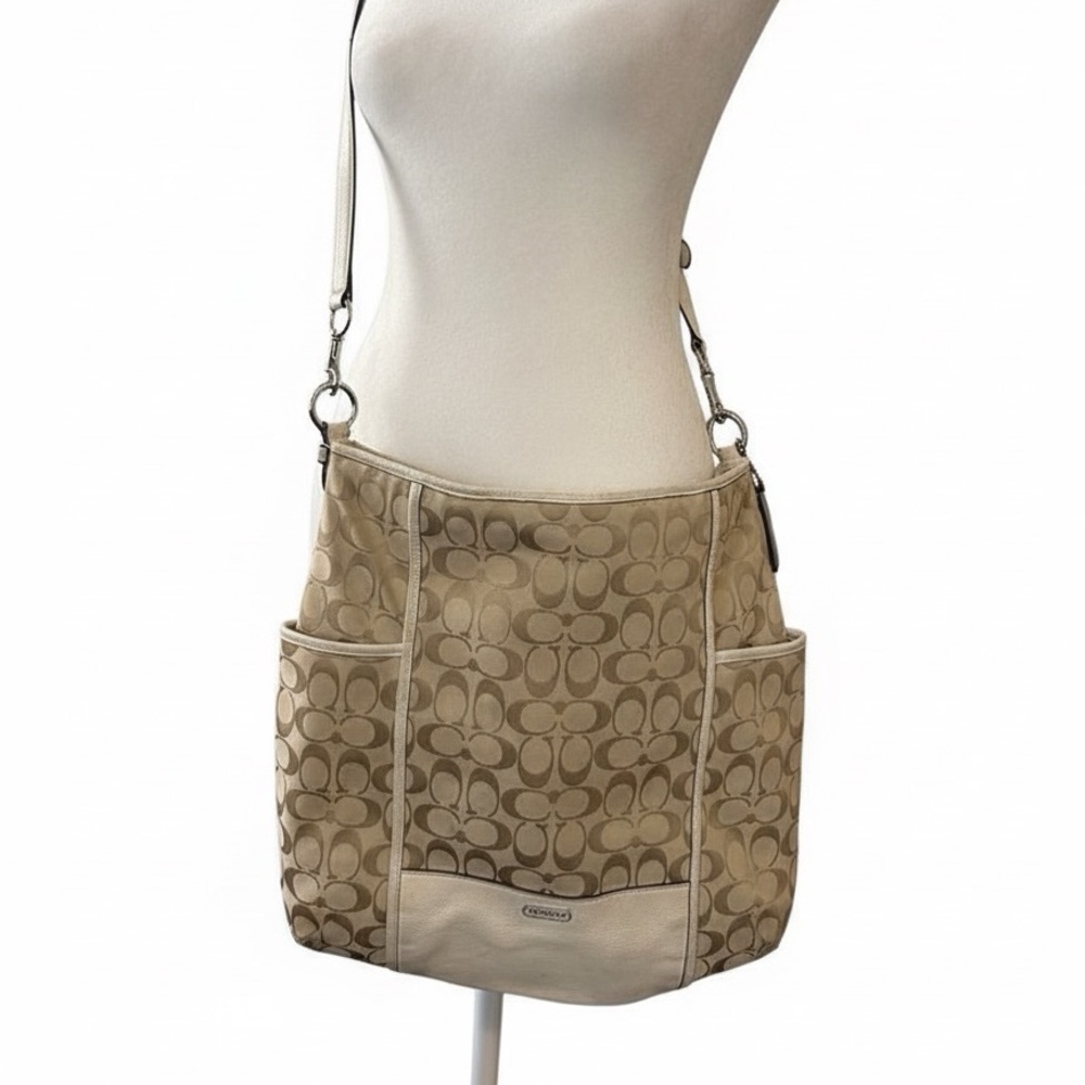 Authentic Coach Signature Shoulder Bag, dustbag included